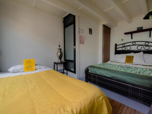 Hostel Mexico DF Airport : photo 2 de la chambre chambre double avec salle de bains commune