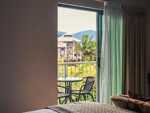 Heritage Cairns Hotel : photo 8 de la chambre chambre lit king-size avec spa