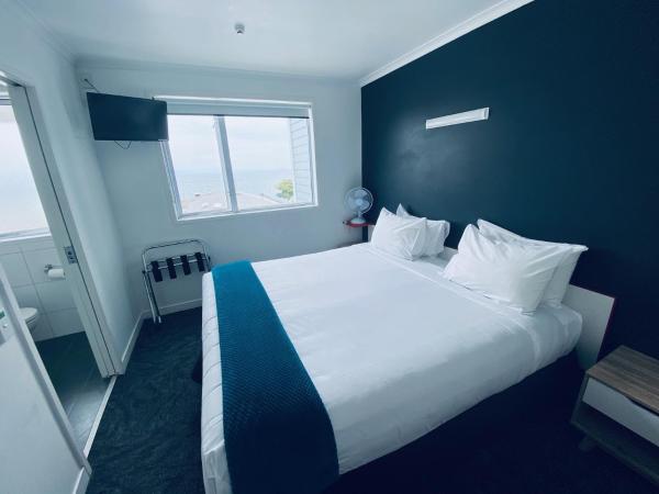 Based by the Lake : photo 1 de la chambre deluxe double or twin room - no children