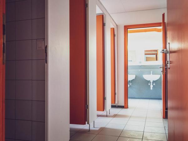 Maxon Pavillon : photo 3 de la chambre chambre lits jumeaux avec salle de bains commune