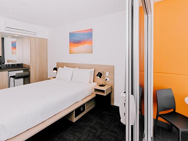 Toms Court Hotel : photo 4 de la chambre chambre lit queen-size standard avec balcon sans service de ménage