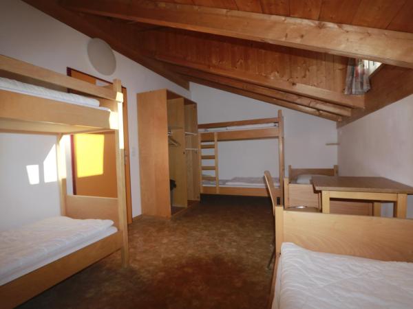 juhui Arosa : photo 1 de la chambre chambre familiale avec salle de bains commune