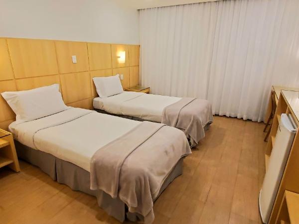 Atlantico Sul Hotel : photo 4 de la chambre chambre lits jumeaux - vue sur ville
