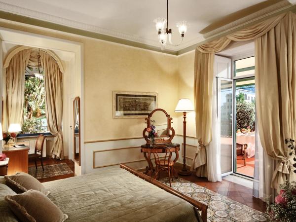 Grand Hotel Excelsior Vittoria : photo 1 de la chambre chambre double ou lits jumeaux - vue latérale sur mer