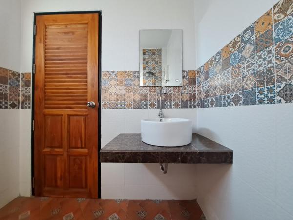 Graphic House @ Chiang Rai : photo 3 de la chambre chambre double ou lits jumeaux deluxe avec balcon