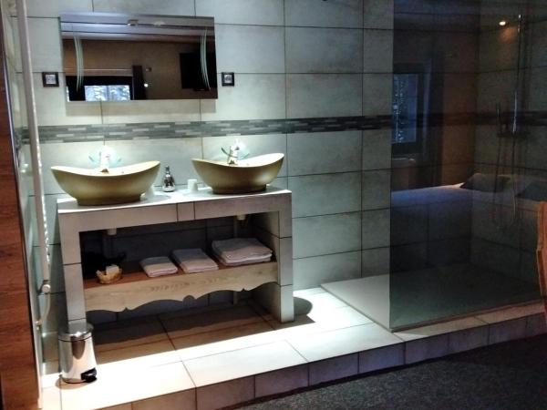 La Sapinière : photo 5 de la chambre suite - vue sur montagne