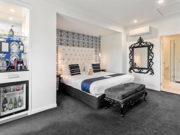 Black Swan Lakeside Boutique Hotel : photo 2 de la chambre swan king