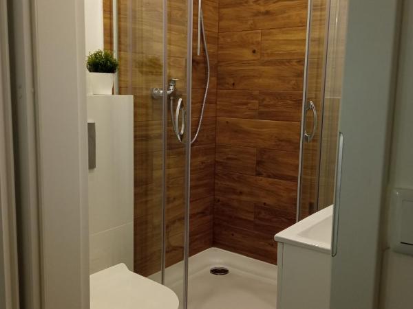 Rooms by Apartamenty Lubartowska Street : photo 5 de la chambre chambre double avec salle de bains privative