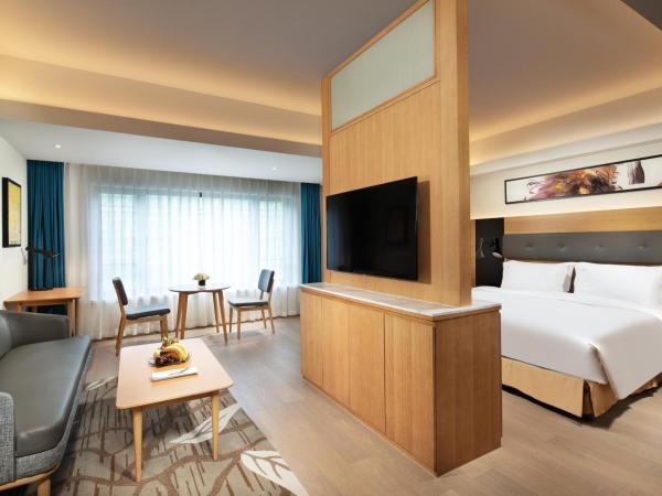 Holiday Inn Shanghai Hongqiao Central, an IHG Hotel : photo 7 de la chambre suite lit king-size