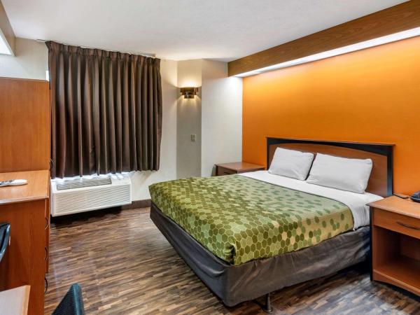 Econo Lodge North Academy : photo 1 de la chambre chambre lit queen-size - non-fumeurs