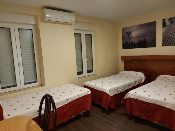 Hostal Moncloa : photo 1 de la chambre chambre triple