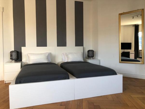 Ela Apartments Berlin : photo 2 de la chambre chambre quadruple avec salle de bains commune