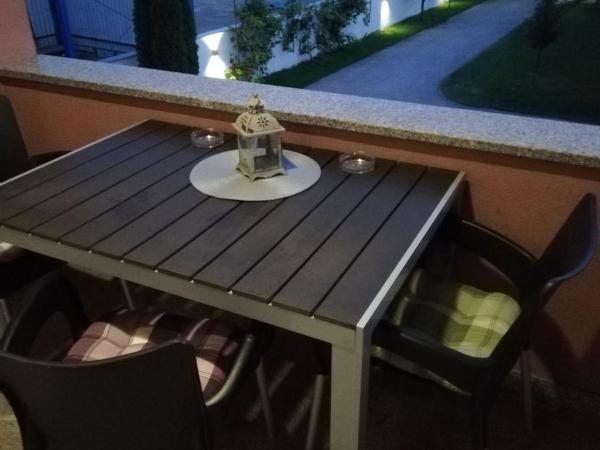 Guest House Lucija : photo 7 de la chambre chambre lits jumeaux avec salle de bains