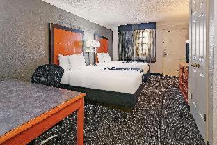 La Quinta Inn by Wyndham San Antonio I-35 N at Toepperwein : photo 2 de la chambre room #46019529