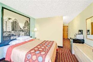 Super 8 by Wyndham San Antonio/Fiesta : photo 1 de la chambre room #31098440