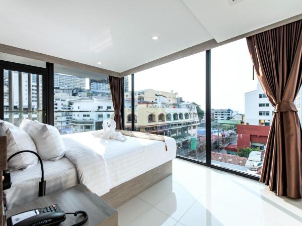 Blackwoods Hotel Pattaya - SHA Extra Plus : photo 4 de la chambre chambre lit queen-size 