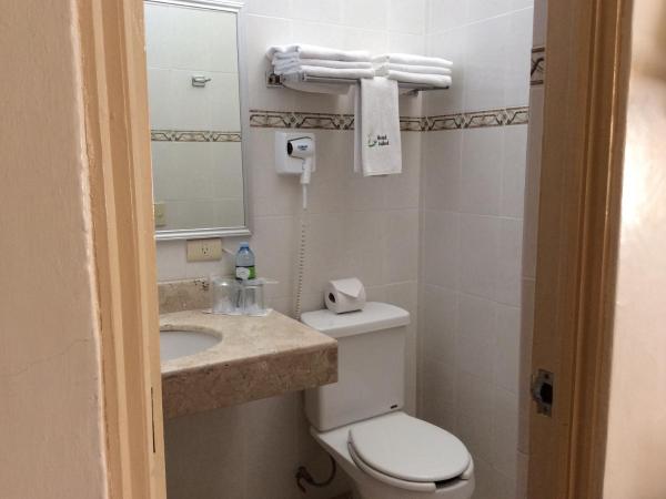 Hotel Isabel : photo 7 de la chambre chambre double avec 2 lits doubles