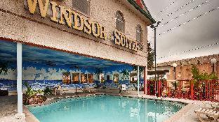 Quality Inn & Suites : photo 1 de la chambre quadruple room with roll-in shower - disability access/non smoking