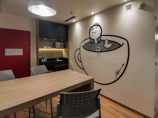 Ramada Encore by Wyndham Monterrey Apodaca Zona Aeropuerto : photo 4 de la chambre relax suite, 1 king bed,  non-smoking