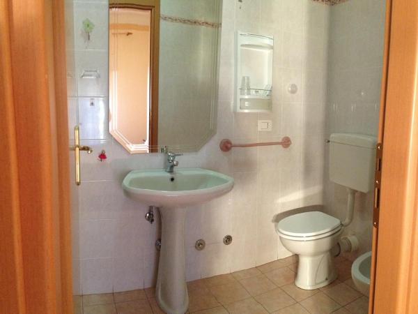 Hotel Panorama Bologna Centro : photo 8 de la chambre chambre double avec salle de bains commune