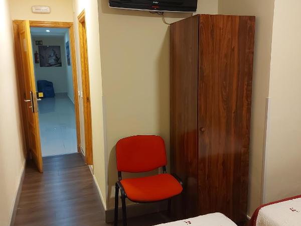 Hostal Moncloa : photo 8 de la chambre chambre lits jumeaux