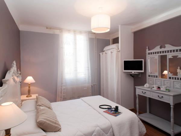 Hôtel la Bona Casa : photo 4 de la chambre chambre double avec douche - côté patio - 1er ou 2ème Étage