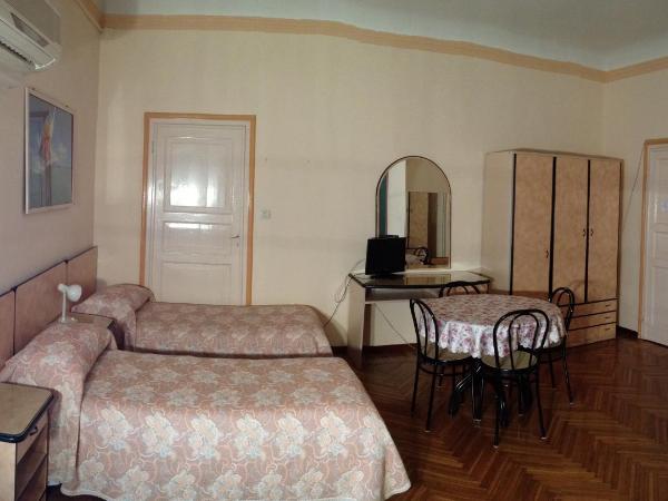 Hotel Panorama Bologna Centro : photo 6 de la chambre chambre triple avec salle de bains commune
