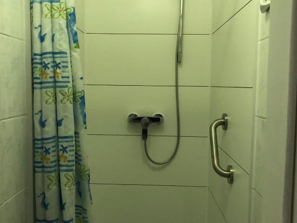 Hotel Pension Schmellergarten : photo 7 de la chambre chambre quadruple avec toilettes communes