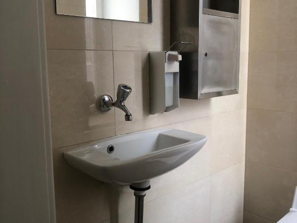 Hotel Pension Schmellergarten : photo 4 de la chambre chambre simple avec toilettes communes