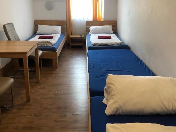 Hotel Pension Schmellergarten : photo 8 de la chambre chambre quadruple