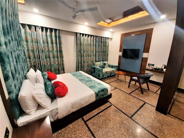 Suvin Residency with Rooftop Swimming Pool : photo 1 de la chambre suite