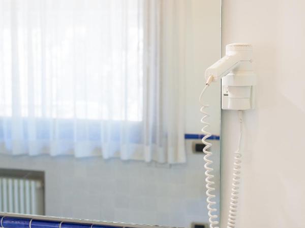 Hotel Villa Poseidon & Events : photo 5 de la chambre chambre triple - vue sur jardin