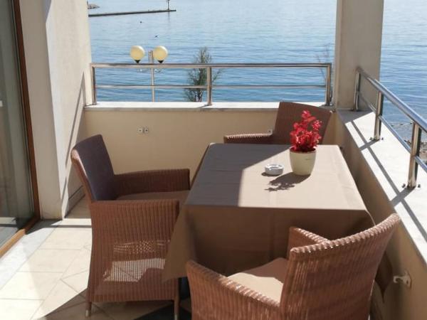 Villa Ivana B&B : photo 1 de la chambre studio avec balcon et vue sur la mer