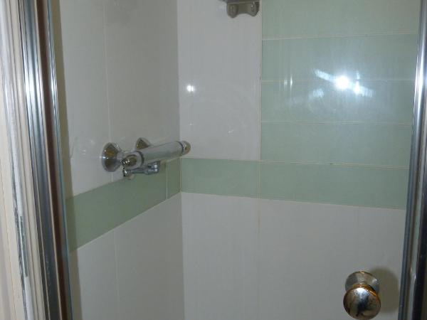 Cocoon @ International Inn + Apartments : photo 7 de la chambre chambre lits jumeaux - sans fenêtre