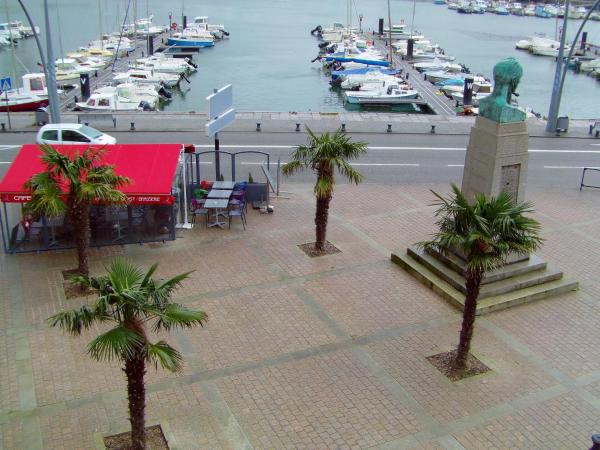 Le Grand Hotel : photo 6 de la chambre chambre double - vue sur port