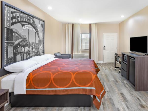 Super 8 by Wyndham Houston NW Beltway 8-West Rd : photo 3 de la chambre chambre lit king-size pour personnes à mobilité réduite/malentendantes - non-fumeurs