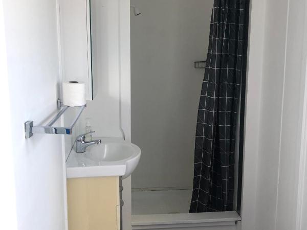 Kiwi As Guest House : photo 3 de la chambre chambre lits jumeaux avec salle de bains privative