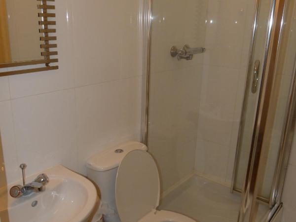 International Inn : photo 2 de la chambre chambre triple