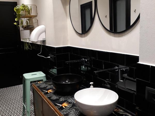 5 Terre Backpackers City : photo 1 de la chambre lit dans dortoir mixte de 4 lits