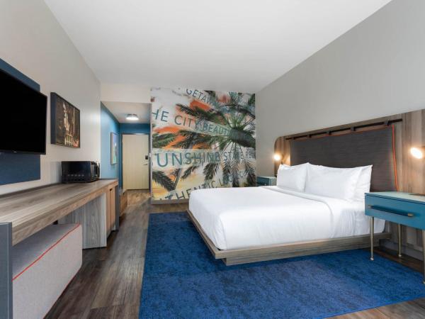 TRYP by Wyndham Orlando : photo 3 de la chambre chambre lit king-size de luxe - accessible aux personnes à mobilité réduite/non-fumeurs