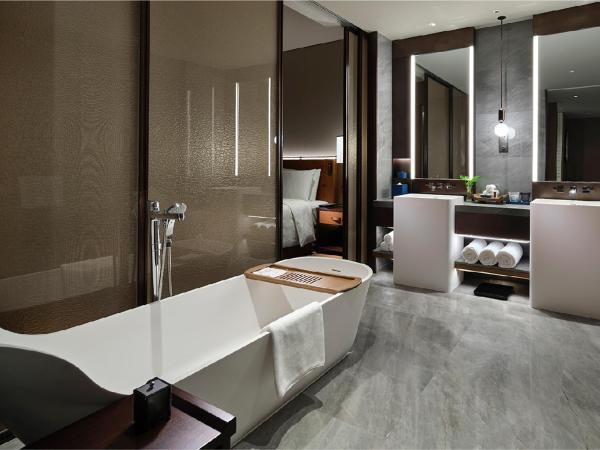 HUALUXE Nanjing Yangtze River, an IHG Hotel : photo 4 de la chambre suite supérieure