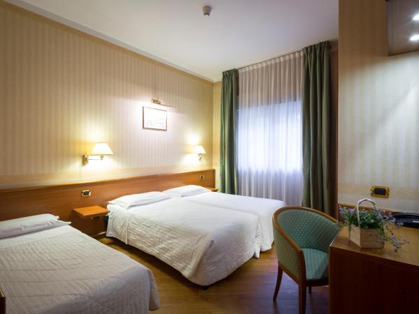 Nuovo Hotel Del Porto : photo 3 de la chambre chambre triple