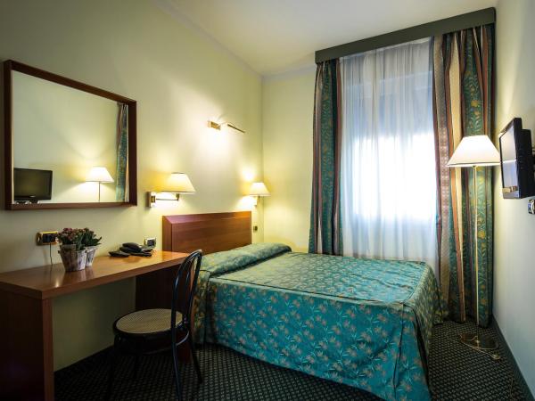 Nuovo Hotel Del Porto : photo 9 de la chambre chambre double ou lits jumeaux