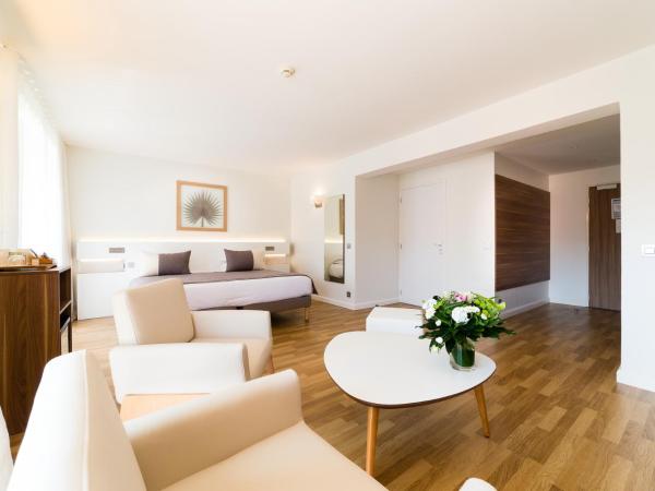 Hôtel Hélios : photo 5 de la chambre chambre double deluxe - vue sur ville