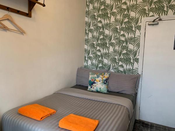 Tropics Beach Hotel : photo 1 de la chambre chambre double avec salle de bains commune