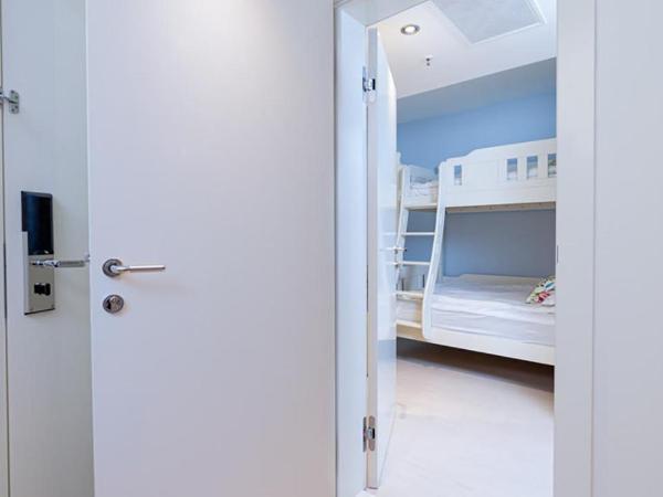 Amadria Park Family Hotel Jakov : photo 2 de la chambre chambre familiale communicante avec balcon – vue sur cour