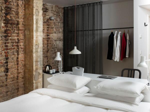 9Hotel Central : photo 3 de la chambre chambre double deluxe avec baignoire