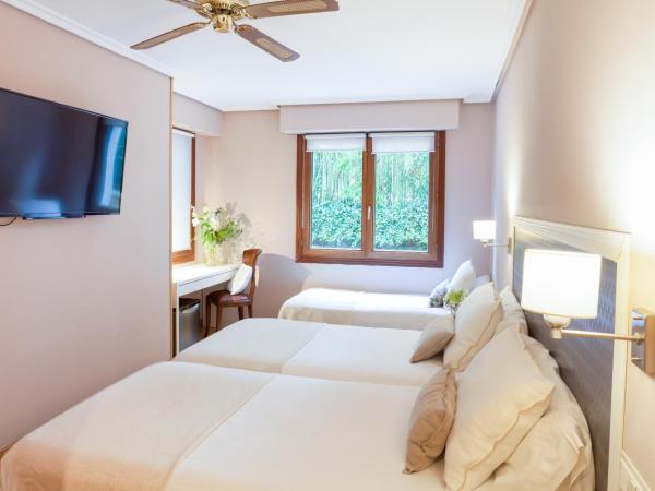 Hotel Monte Ulia : photo 1 de la chambre chambre triple avec parking gratuit