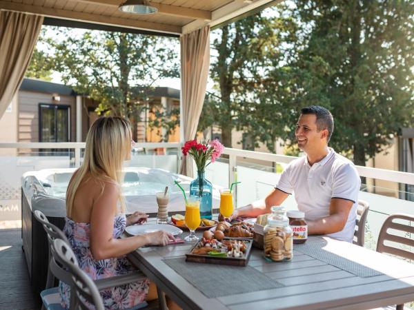 Premium Camping Homes Santa Marina, Lanterna : photo 6 de la chambre mobile home 2 chambres premium relax