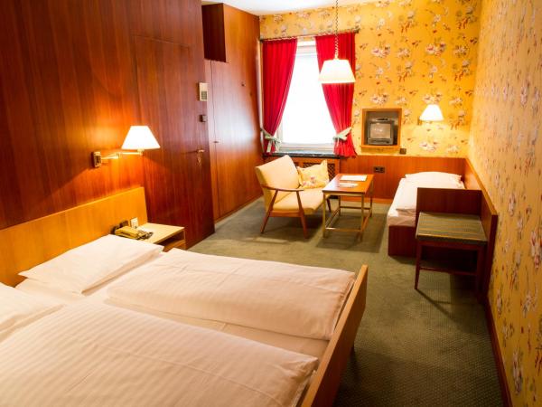 Hotel Hohenstauffen : photo 2 de la chambre chambre triple